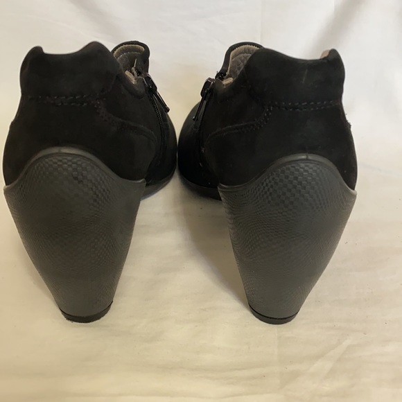 Ecco Black Suede Bootie Heel - Picture 2 of 6
